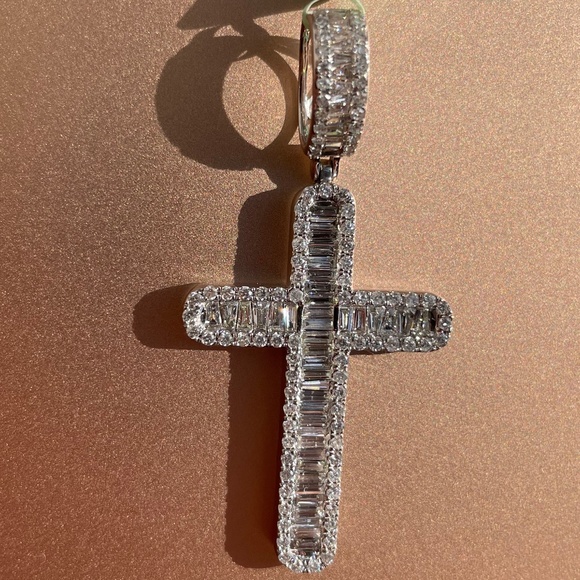 2.65 CT Natural Diamond 14 KT White Gold Cross - Picture 3 of 6